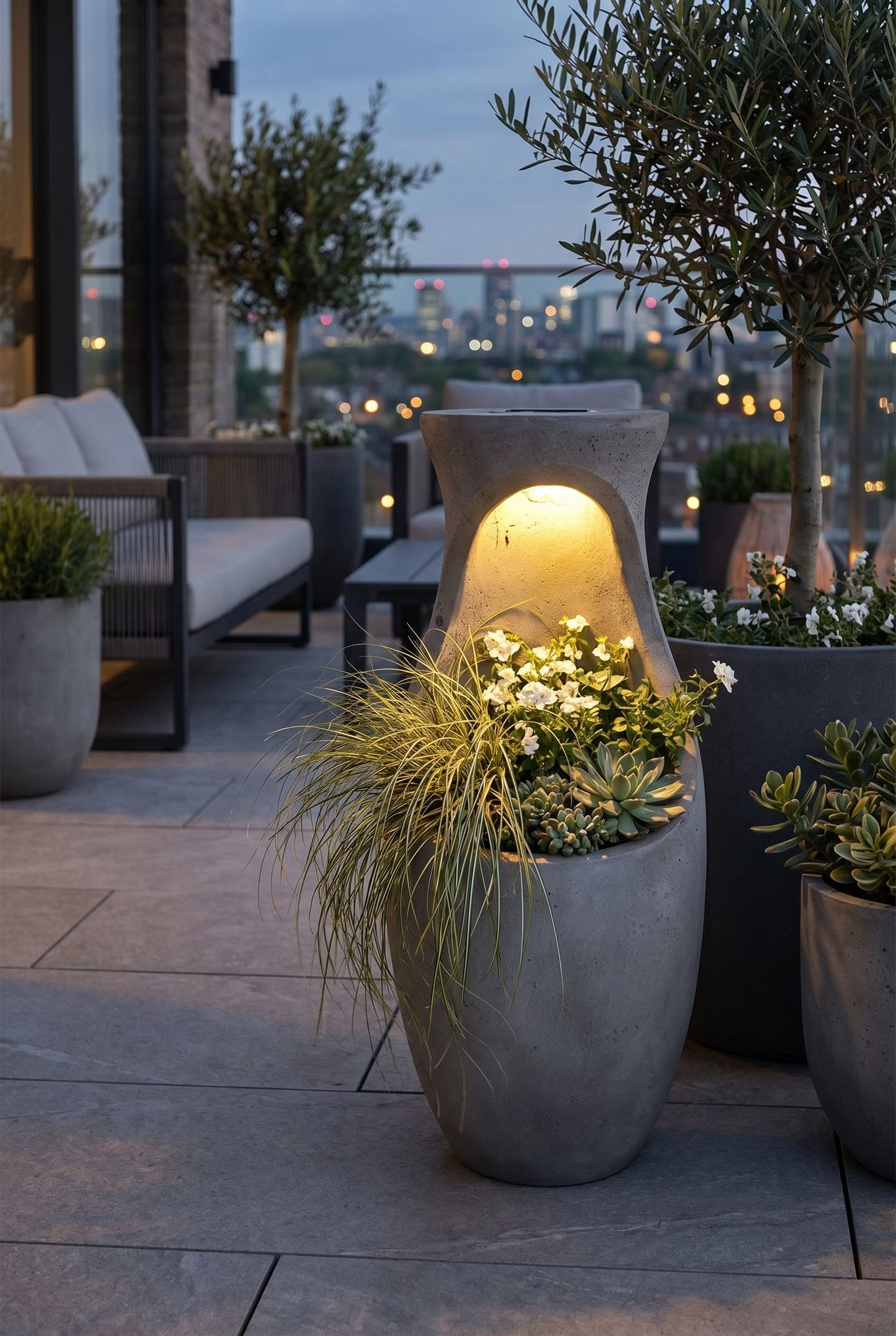Design Pflanzkübel mit Solar LED Beleuchtung WIN 32 – 61 cm Blumentopf in Betonoptik, großer Blumentopf für Garten & Terrasse, wetterfest, beleuchtet
