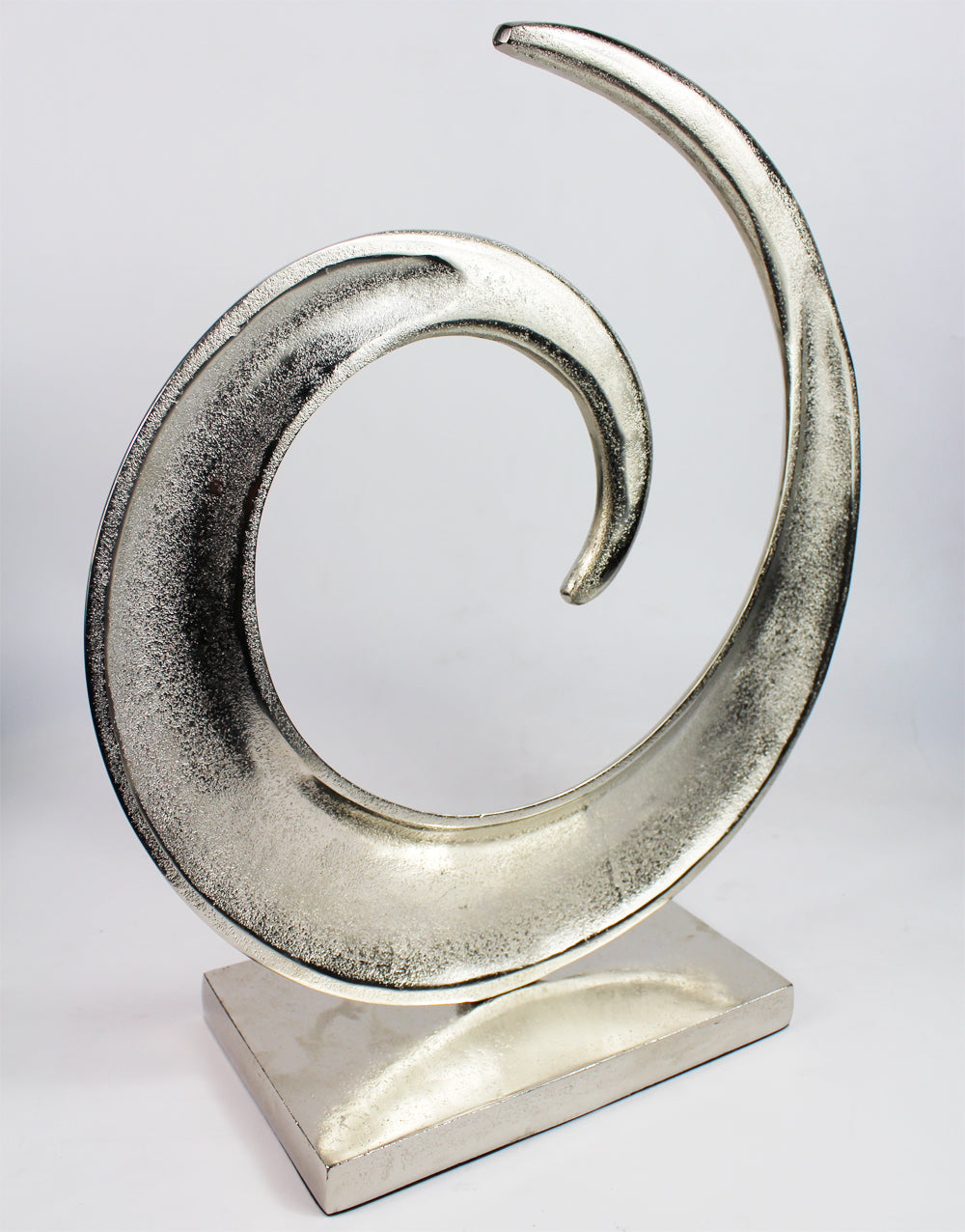 Dekofigur aus Aluminium Abstrakte Skulptur 43 x 38 cm
