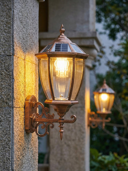 Solar Außenwandleuchte im Vintage Design – LED Gartenlaterne für die Wand kabellos, Warmweiß oder Kaltweiß wählbar, Dämmerungssensor, IP55 wetterfest Aluminium & Glas