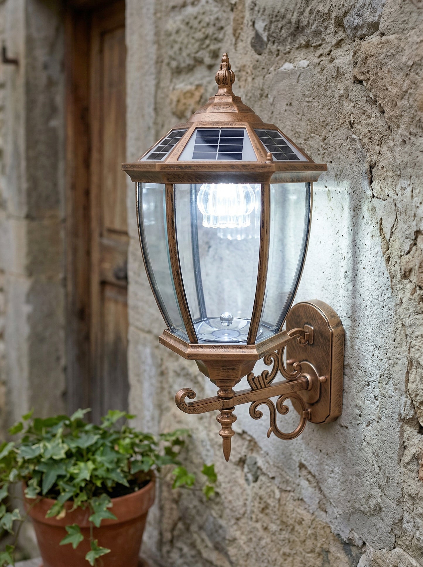 Solar Außenwandleuchte im Vintage Design – LED Gartenlaterne für die Wand kabellos, Warmweiß oder Kaltweiß wählbar, Dämmerungssensor, IP55 wetterfest Aluminium & Glas