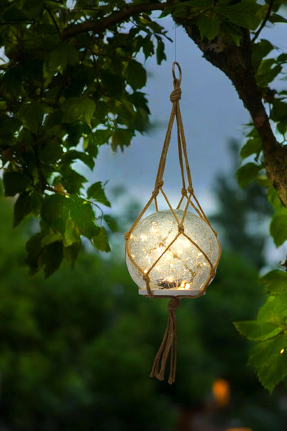 Solar Hängelampe & Tischlampe Leuchtkugel 2er Set Solarlampe 15 cm Boho-Stil mit hochwertigem Glas mit Jute Netz Gartendeko warmweiß