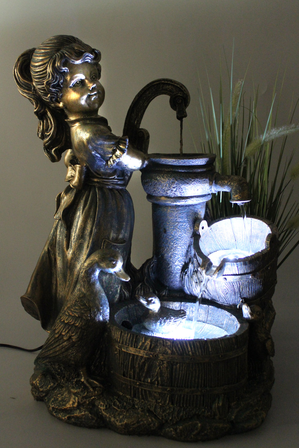 Gartenbrunnen Heidi mit Gänse Springbrunnen Brunnen